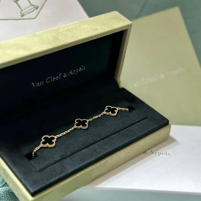 Pulsera Trébol Cinco Motivos Ónix Tono Oro Amarillo con Kit de Regalo
