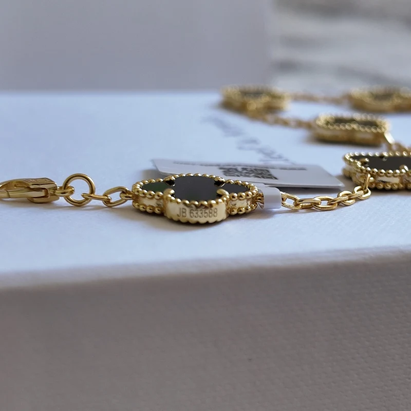 Pulsera Trébol Cinco Motivos Ónix Tono Oro Amarillo con Kit de Regalo