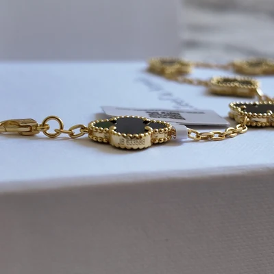 Pulsera Trébol Cinco Motivos Ónix Tono Oro Amarillo con Kit de Regalo