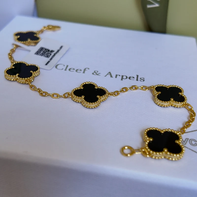 Pulsera Trébol Cinco Motivos Ónix Tono Oro Amarillo con Kit de Regalo