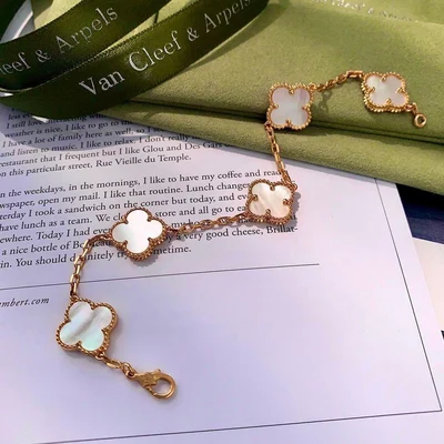 Pulsera Trébol Cinco Motivos Nácar Tono Oro Rosa con Kit de Regalo