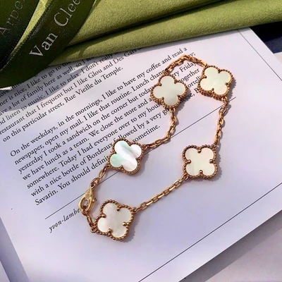 Pulsera Trébol Cinco Motivos Nácar Tono Oro Rosa con Kit de Regalo