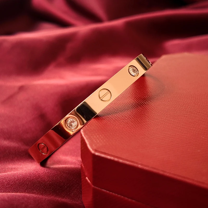 Brazalete Cartier Love con Diamantes en Oro Rosa