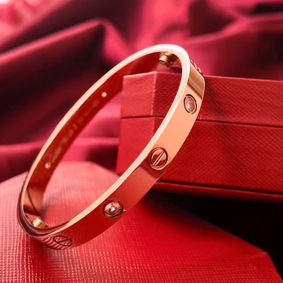 Brazalete de Tornillos con Piedras Tono Oro Rosa
