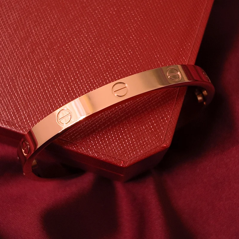 Brazalete Cartier Love en Oro Rosa y Kit de Regalo