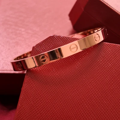 Brazalete de Tornillos Tono Oro Rosa con Kit de Regalo