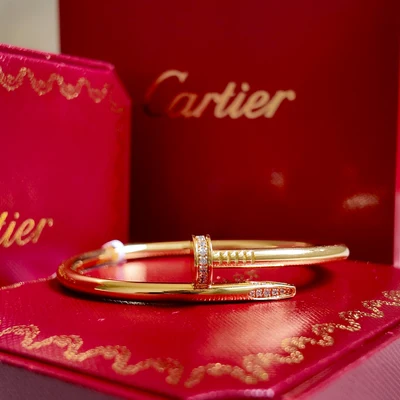 Brazalete Clavo con Piedras Tono Oro Amarillo con Kit de Regalo