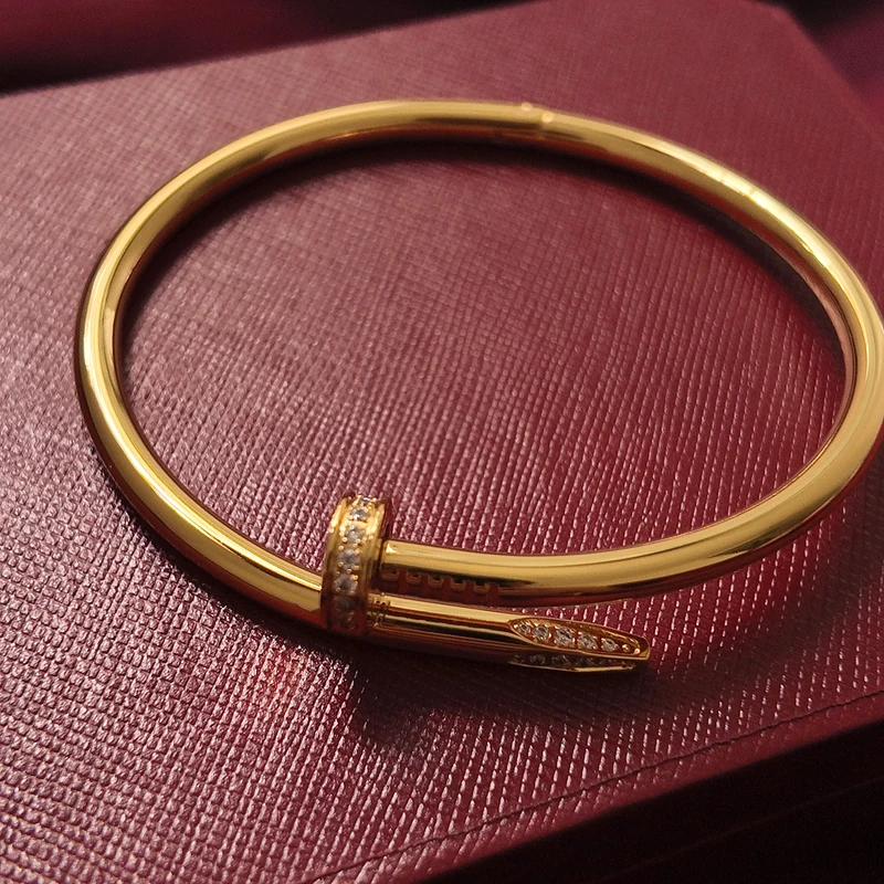 Brazalete Clavo con Piedras Tono Oro Amarillo con Kit de Regalo