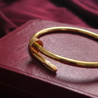 Brazalete Clavo con Piedras Tono Oro Amarillo con Kit de Regalo