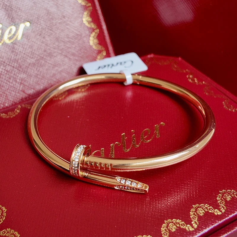 Brazalete Juste un Clou con Diamantes en Oro Rosa y Kit de Regalo