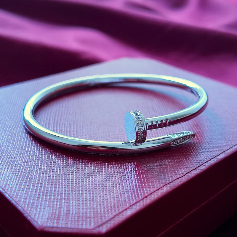 Brazalete Clavo con Piedras Tono Oro Blanco con Kit de Regalo