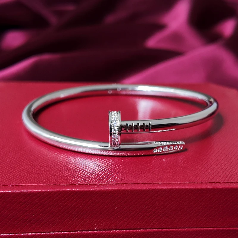 Brazalete Clavo con Piedras Tono Oro Blanco con Kit de Regalo