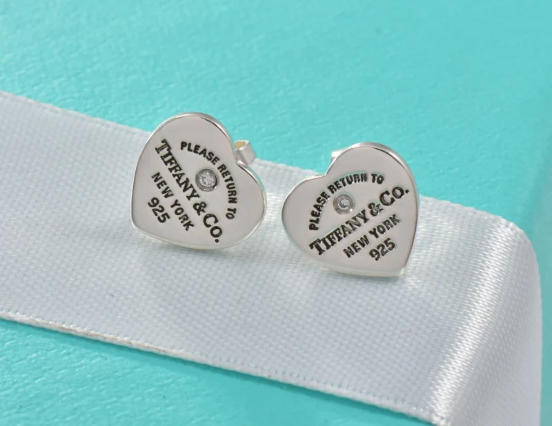 Aretes Broquel Corazón con Piedra en Plata 925