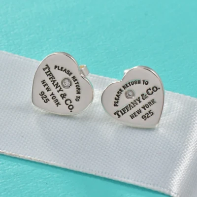 Aretes Broquel Corazón con Piedra en Plata 925