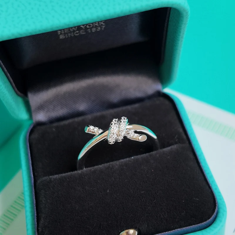 Anillo Nudo con Piedras en Plata 925