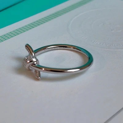 Anillo Nudo con Piedras en Plata 925