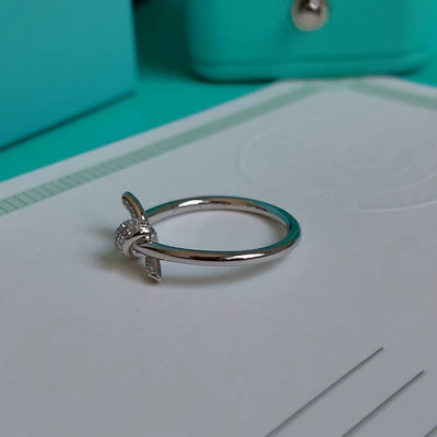 Anillo Nudo con Piedras en Plata 925