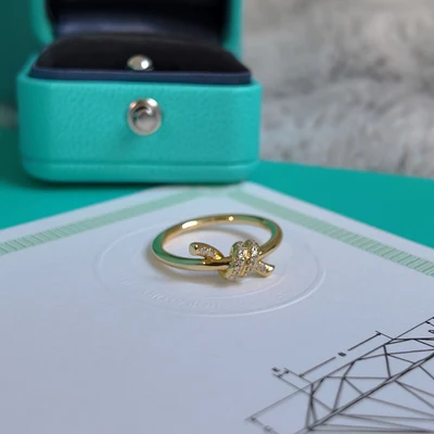 Anillo Nudo con Piedras en Plata 925 con Laminado en Oro 18k