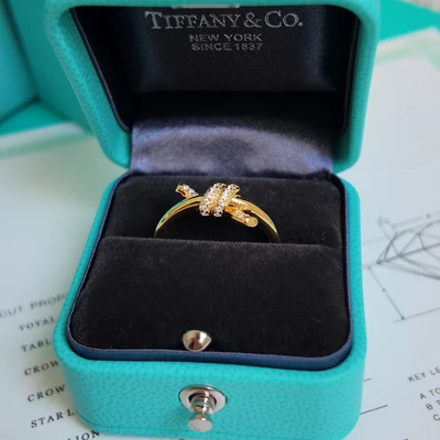 Anillo Nudo con Piedras en Plata 925 con Laminado en Oro 18k