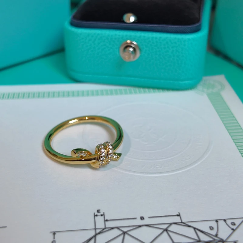 Anillo Nudo con Piedras en Plata 925 con Laminado en Oro 18k