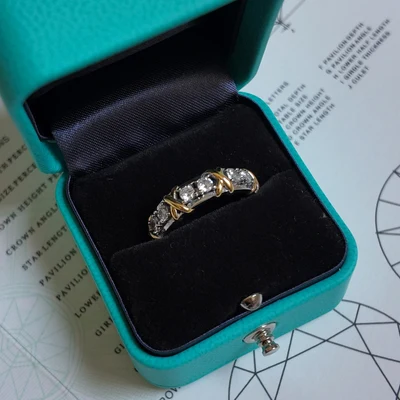 Anillo Punto Cruzado con Piedras en Plata 925 y Tono Oro