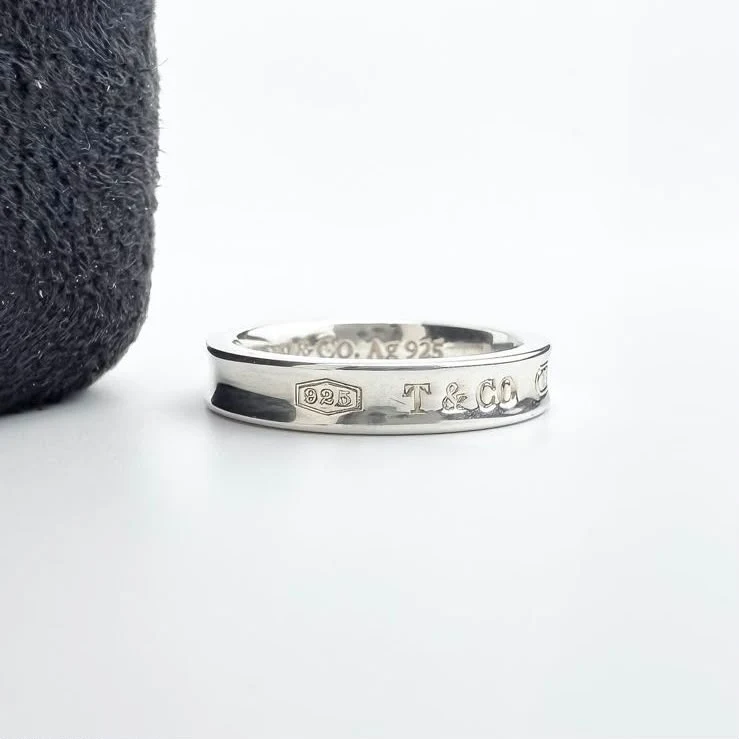 Anillo Banda Ancha Grabada en Plata 925