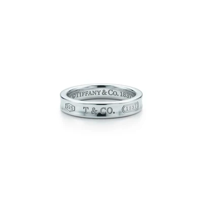 Anillo Banda Ancha Grabada en Plata 925